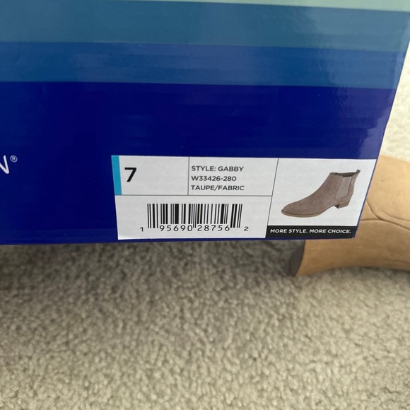 NIB White Mountain Booties - Picture 5 of 5